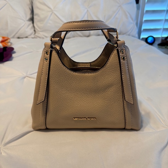 Michael kors purse - Picture 1 of 4